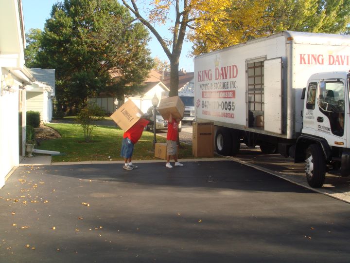 Hiring trusted local movers at a price that fits your budget